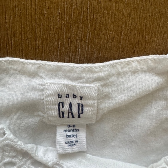 GAP Eyelet Dress - Picture 2 of 3